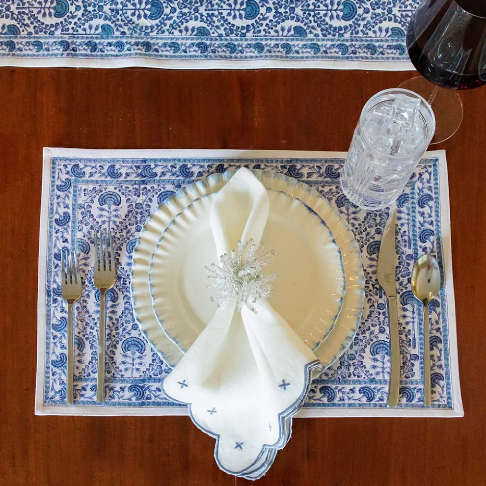 Scalloped Knot Light Blue Embroidered Linen Napkin | Set of 4