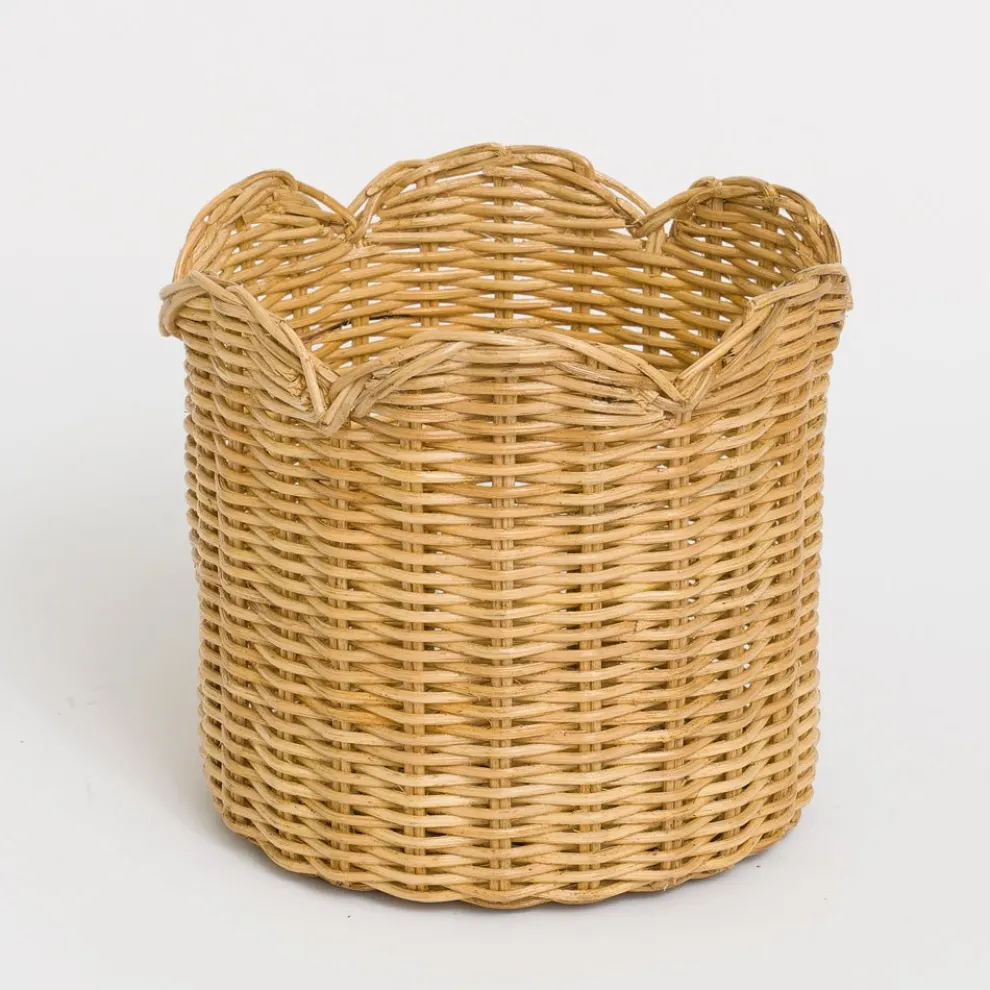 Natural Wicker Scalloped Container