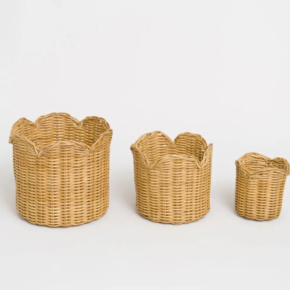 Natural Wicker Scalloped Container