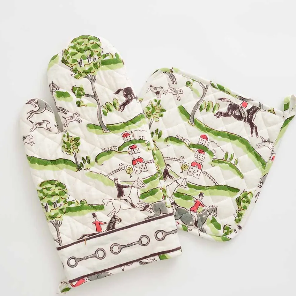 Hunt scene pot holder
