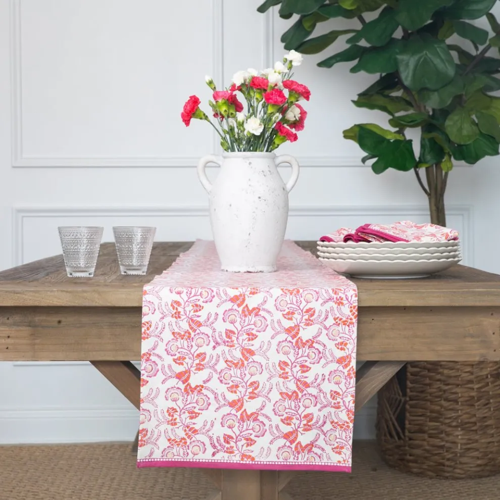 Gardenia Vine Berry Table Runner