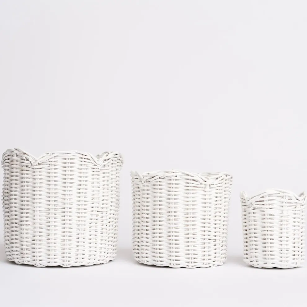 White Wicker Scalloped Container