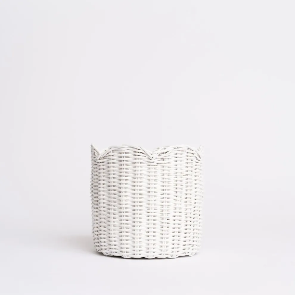 White Wicker Scalloped Container