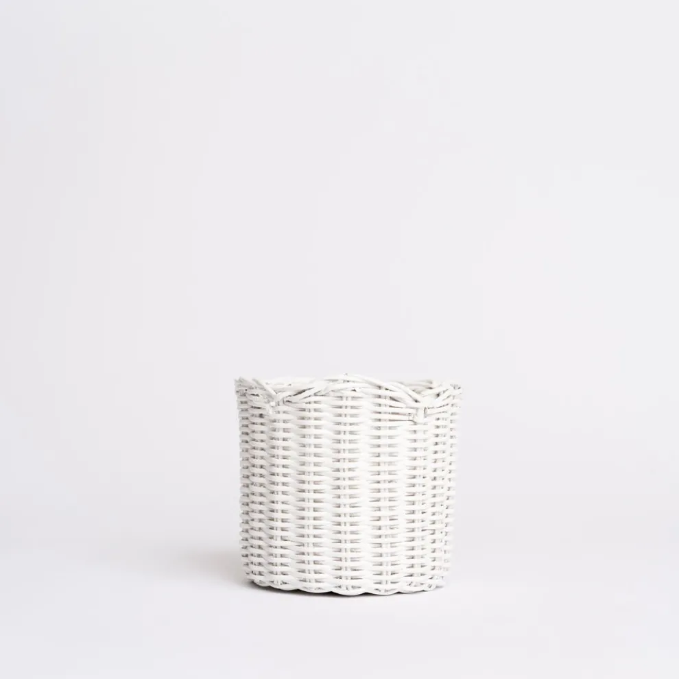 White Wicker Scalloped Container