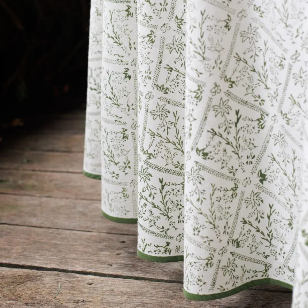 India Hicks Home Sea Ferns & Domino Hunter Green Tablecloth