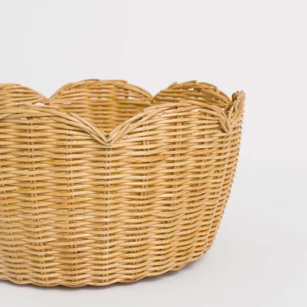 Natural Wicker Scalloped Bowl