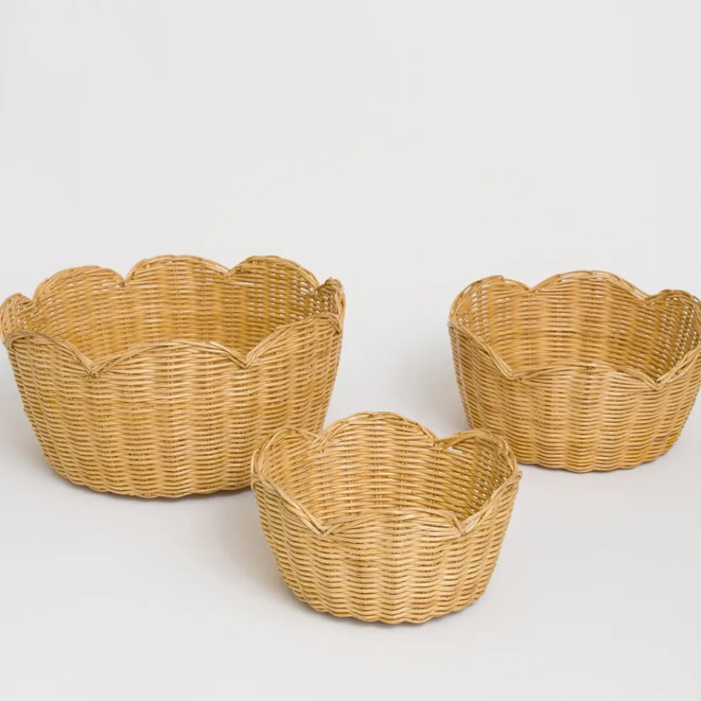 Natural Wicker Scalloped Bowl